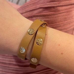 Tory Burch
Double Wrap Logo Stud Bracelet
